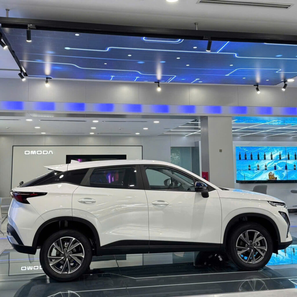 Đường thân xe vuốt dốc về sau, đúng chất coupe SUV
