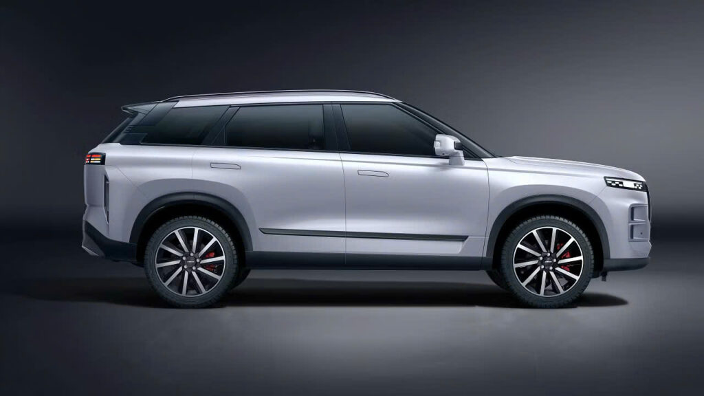 Thiết kế đuôi xe vuông vức, bề thế