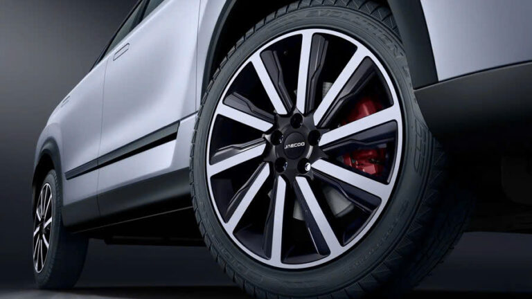 Mâm hợp kim nhôm đa chấu 19 inch, lốp 235/50 R19 – dùng chung cả ba phiên bản