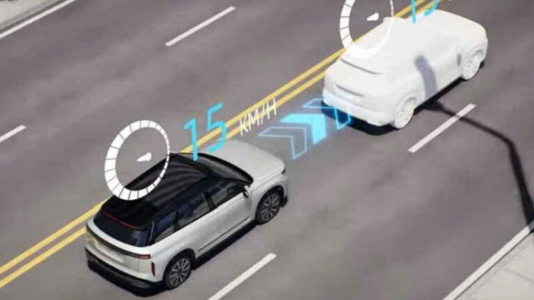 Kiểm soát hành trình thích ứng ACC tự giữ khoảng cách với xe phía trước