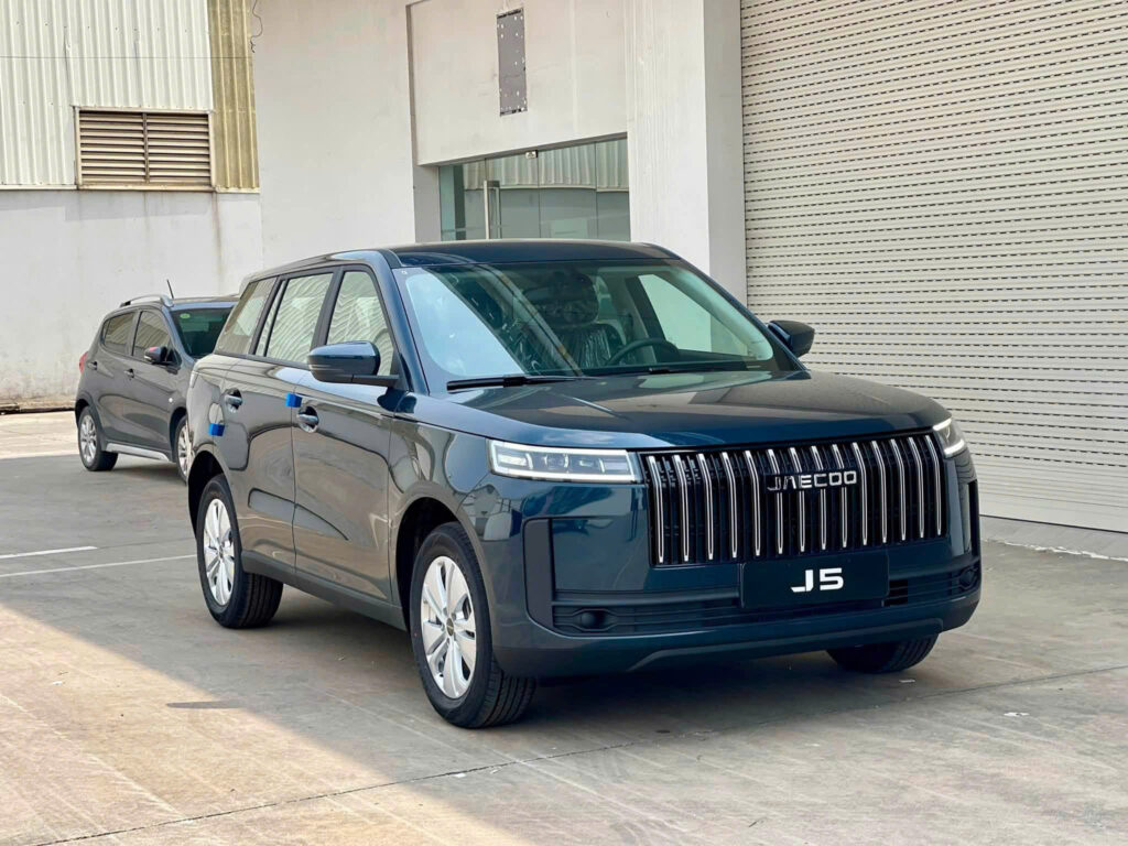 Jaecoo J5 ICE thực tế tại showroom Phú Mỹ Hưng